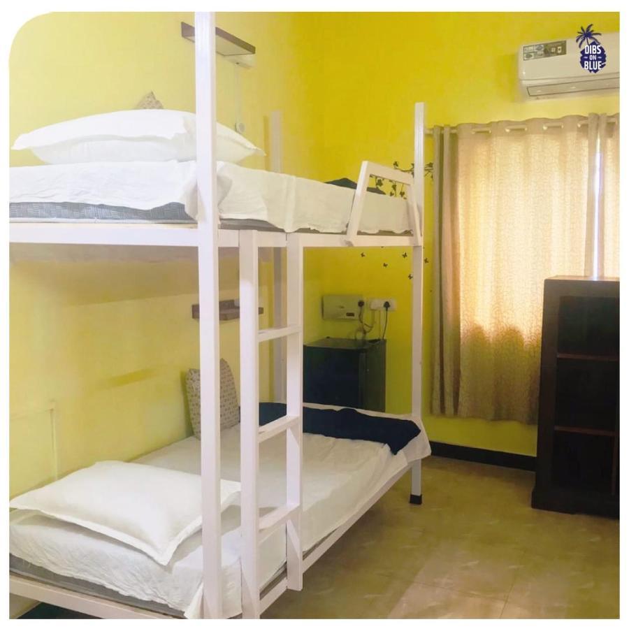 Dibs On Blue Morjim Hostel Ngoại thất bức ảnh